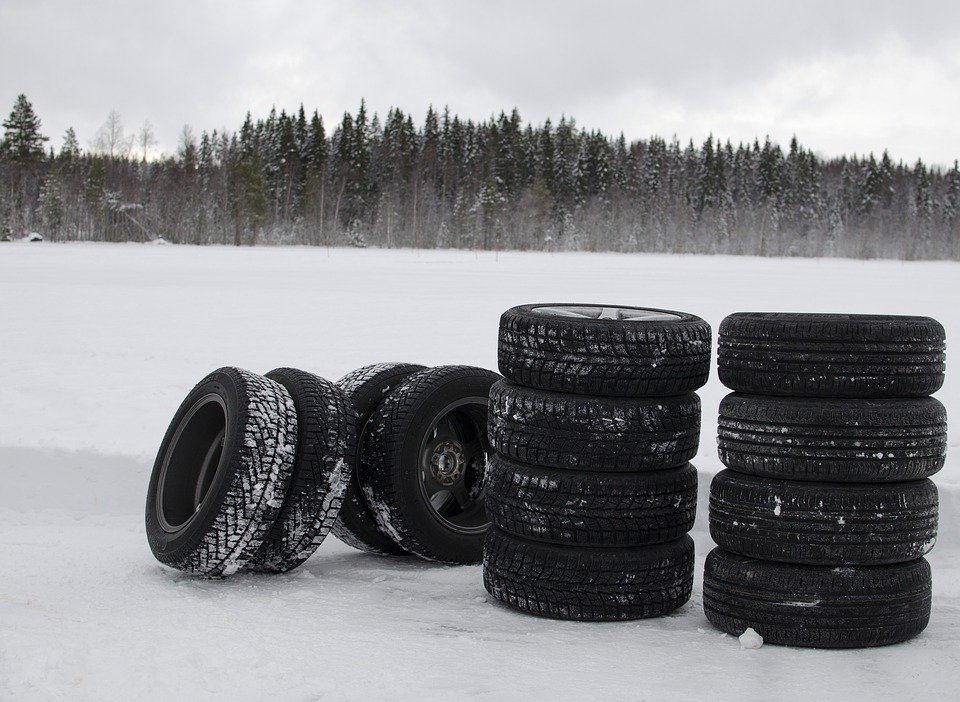 Regular Tyres VS Winter Tyres: How To Differentiate